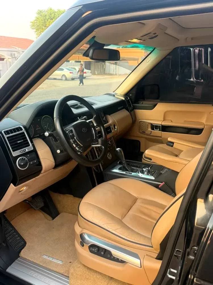 2011 Land Rover Range Rover thumbnail 3