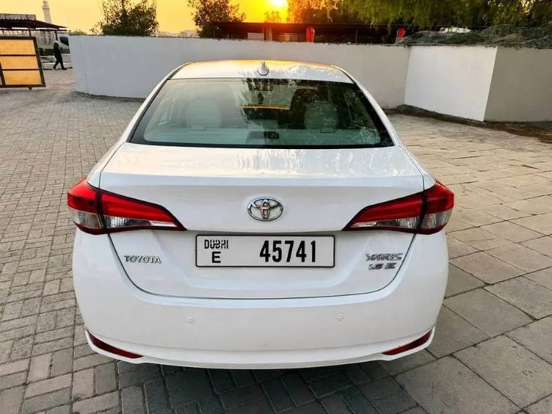 2020 Toyota Yaris Sedan thumbnail 3