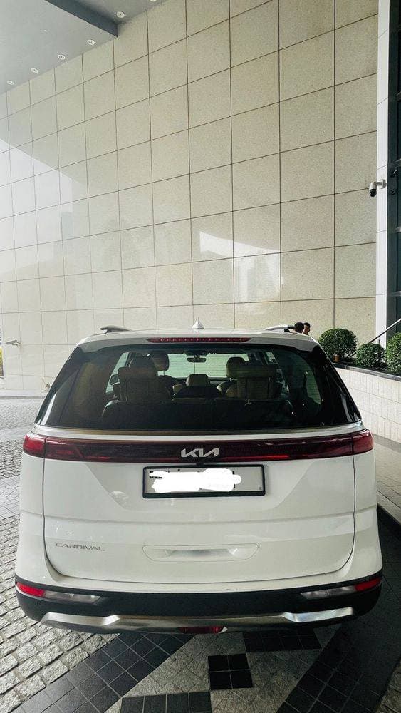 2022 Kia Carnival thumbnail 2