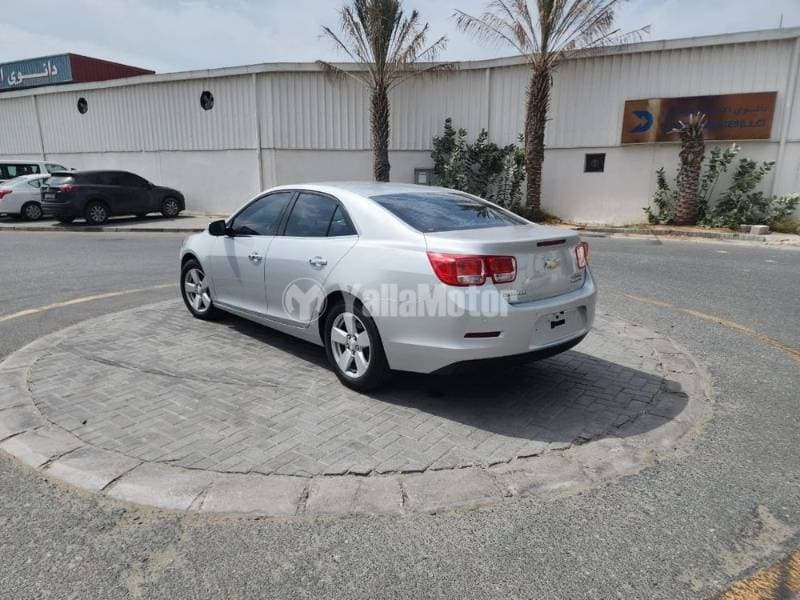 2016 Chevrolet Malibu thumbnail 3