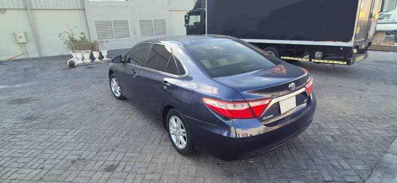 2017 Toyota Camry thumbnail 2