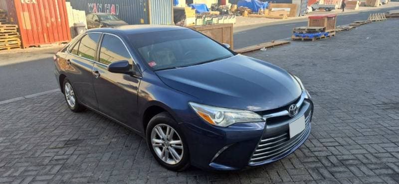 2017 Toyota Camry thumbnail 3