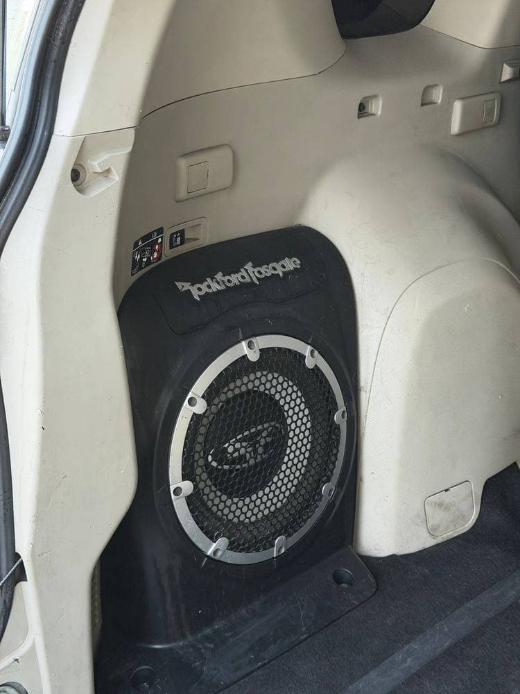 2010 Mitsubishi Outlander thumbnail 3