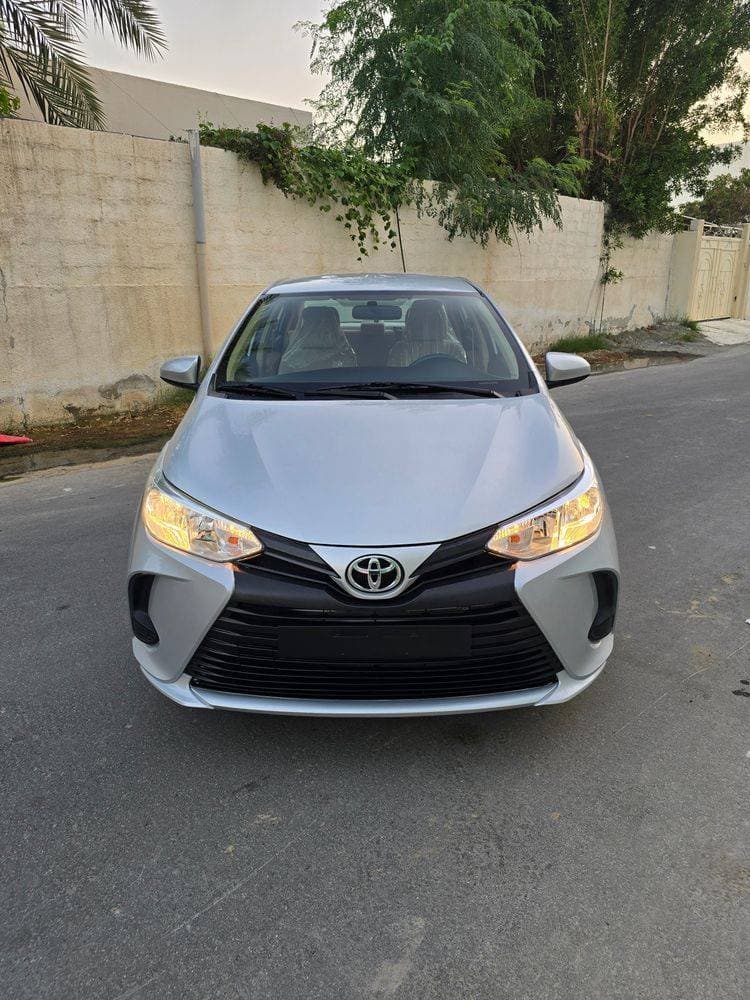 2022 Toyota Yaris Sedan thumbnail 3