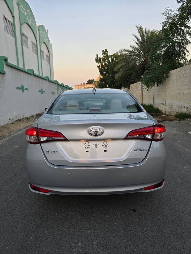 2022 Toyota Yaris Sedan thumbnail 4