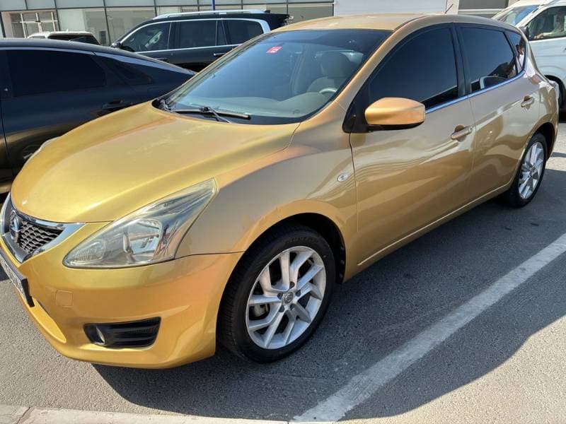 2015 Nissan Tiida thumbnail 2