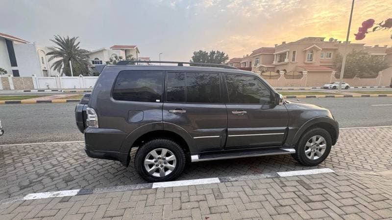 2020 Mitsubishi Pajero thumbnail 4