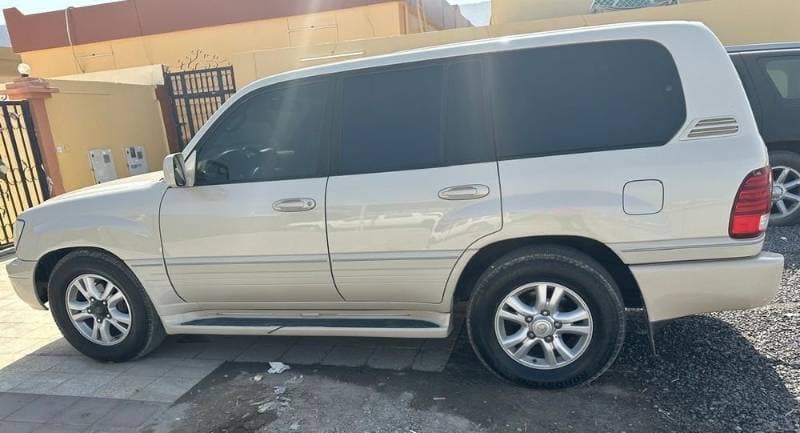 2004 Lexus LX thumbnail 5