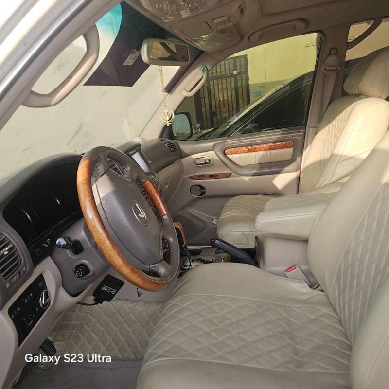 2004 Lexus LX thumbnail 3