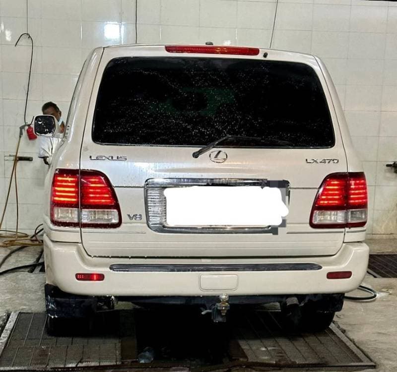 2004 Lexus LX