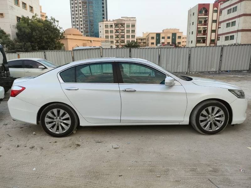 2015 Honda Accord thumbnail 2