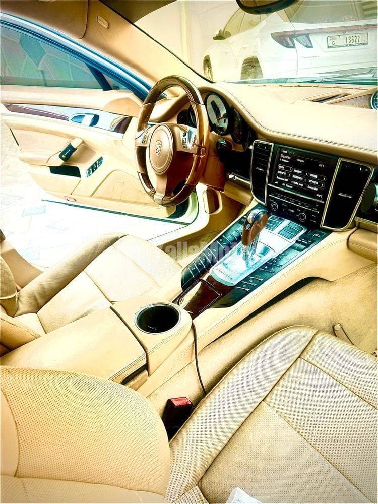 2011 Porsche Panamera thumbnail 3