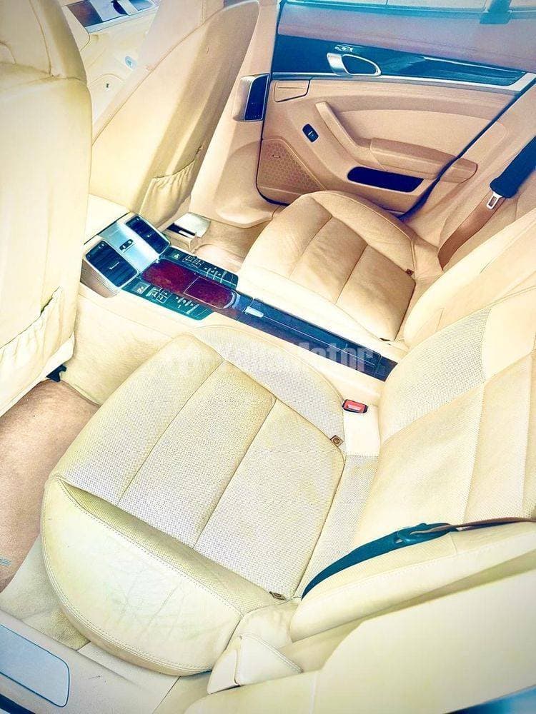 2011 Porsche Panamera thumbnail 2