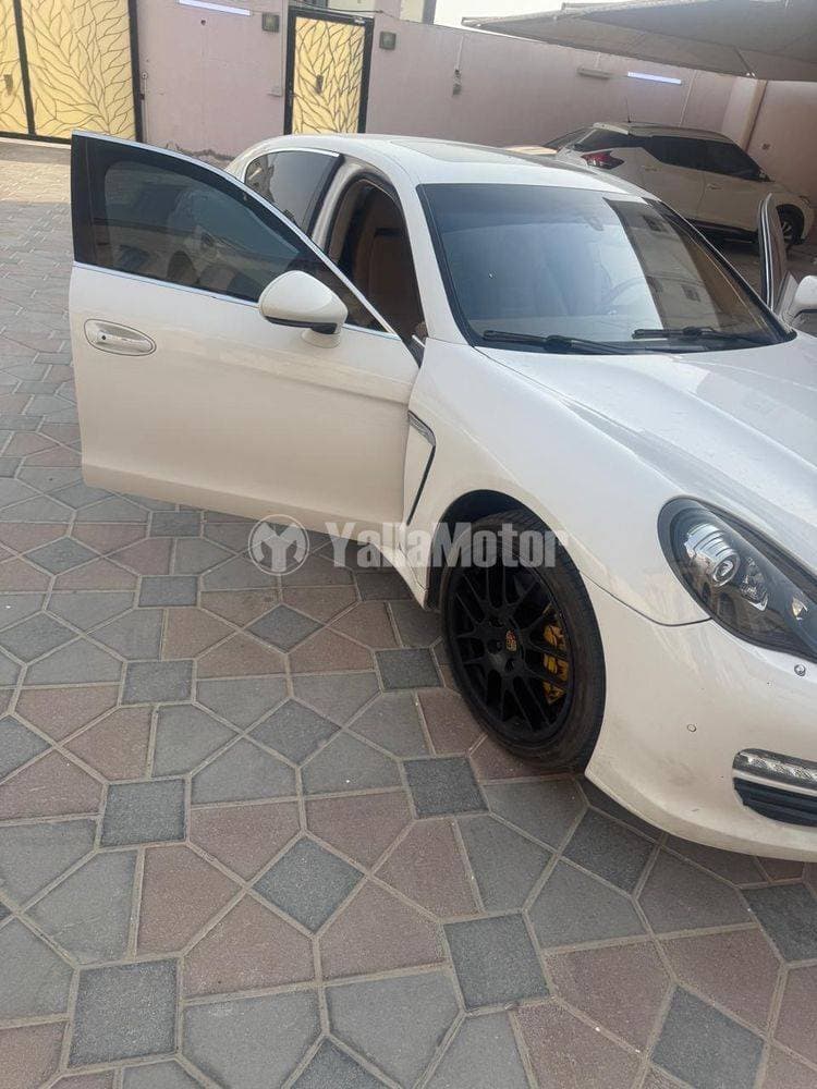 2011 Porsche Panamera thumbnail 4