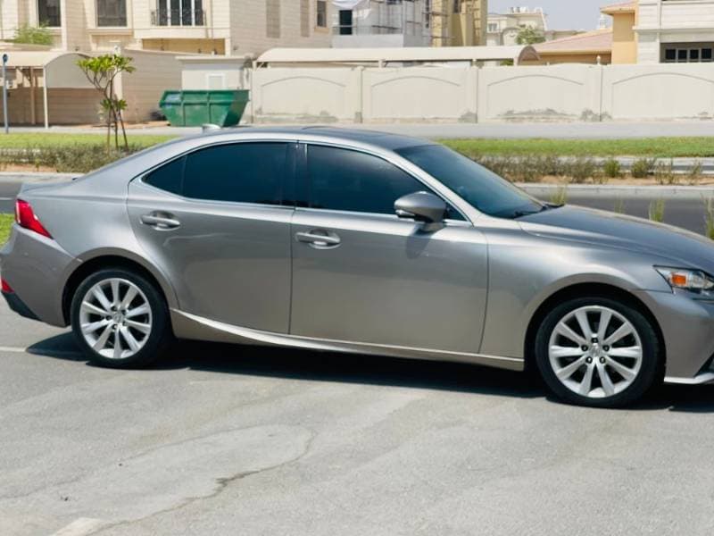2015 Lexus IS thumbnail 5