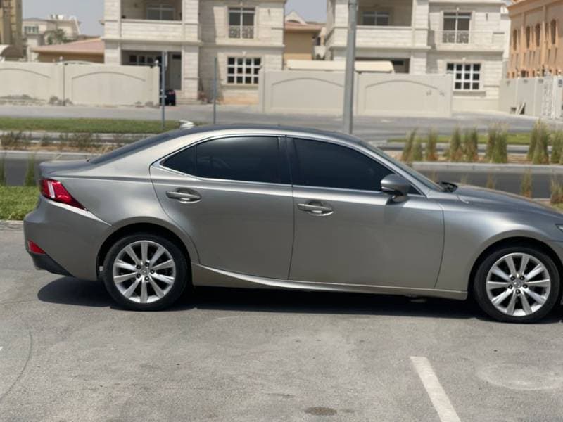 2015 Lexus IS thumbnail 4