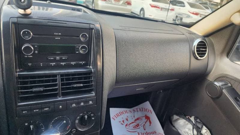 2010 Ford Explorer thumbnail 5