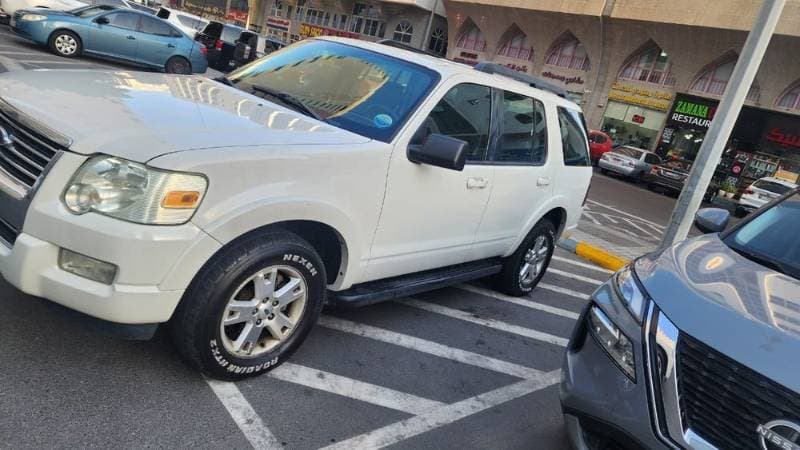 2010 Ford Explorer thumbnail 3