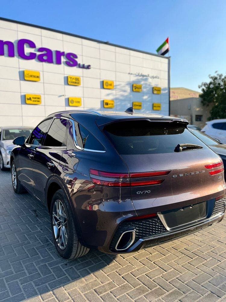 2022 Genesis G70 thumbnail 2