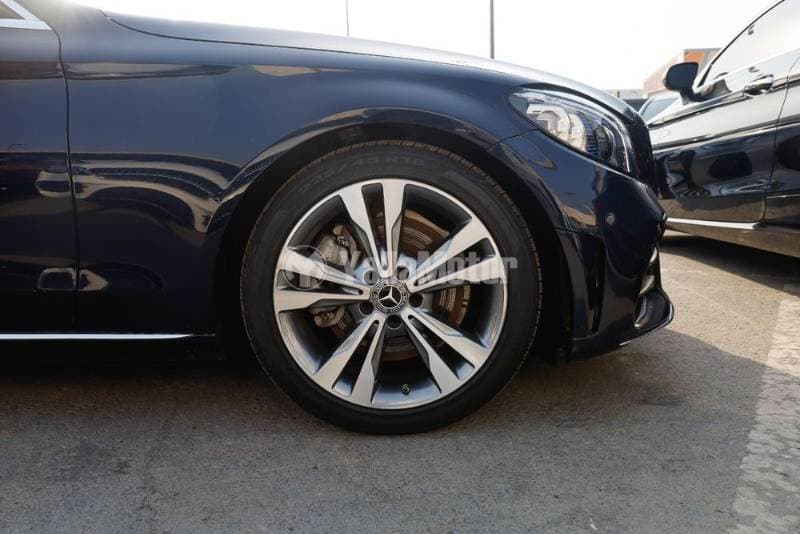 2018 Mercedes-Benz C-Class thumbnail 4
