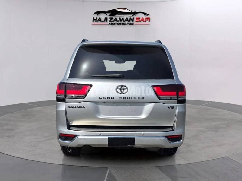 2014 Toyota Land Cruiser thumbnail 5