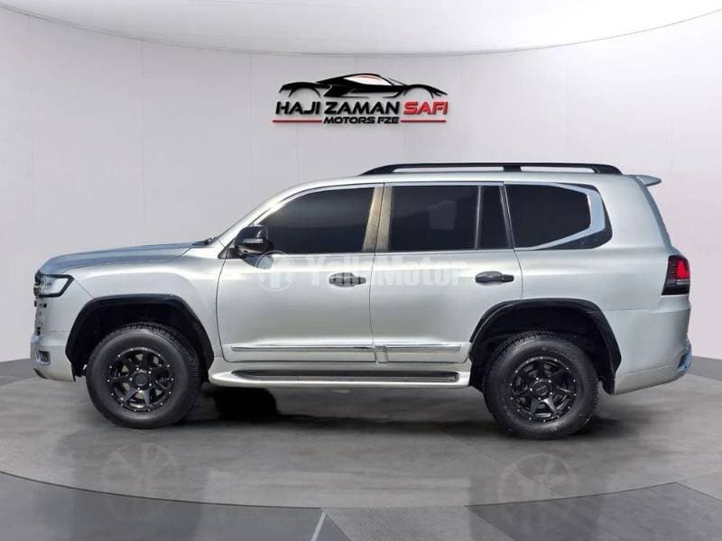 2014 Toyota Land Cruiser thumbnail 8