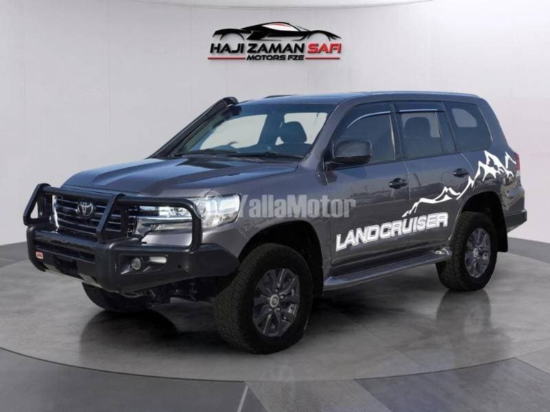 2018 Toyota Land Cruiser thumbnail 3