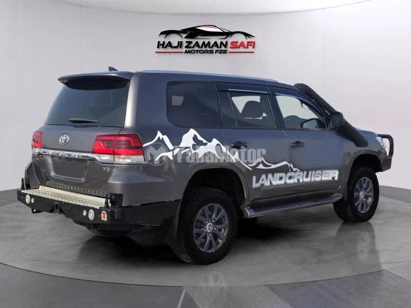2018 Toyota Land Cruiser thumbnail 4