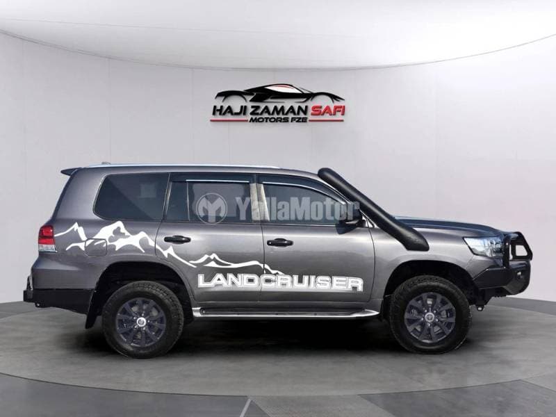 2018 Toyota Land Cruiser thumbnail 8