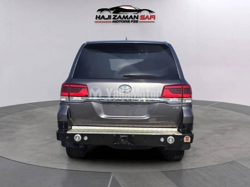 2018 Toyota Land Cruiser thumbnail 5