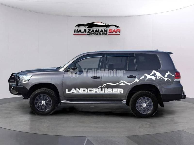 2018 Toyota Land Cruiser thumbnail 9