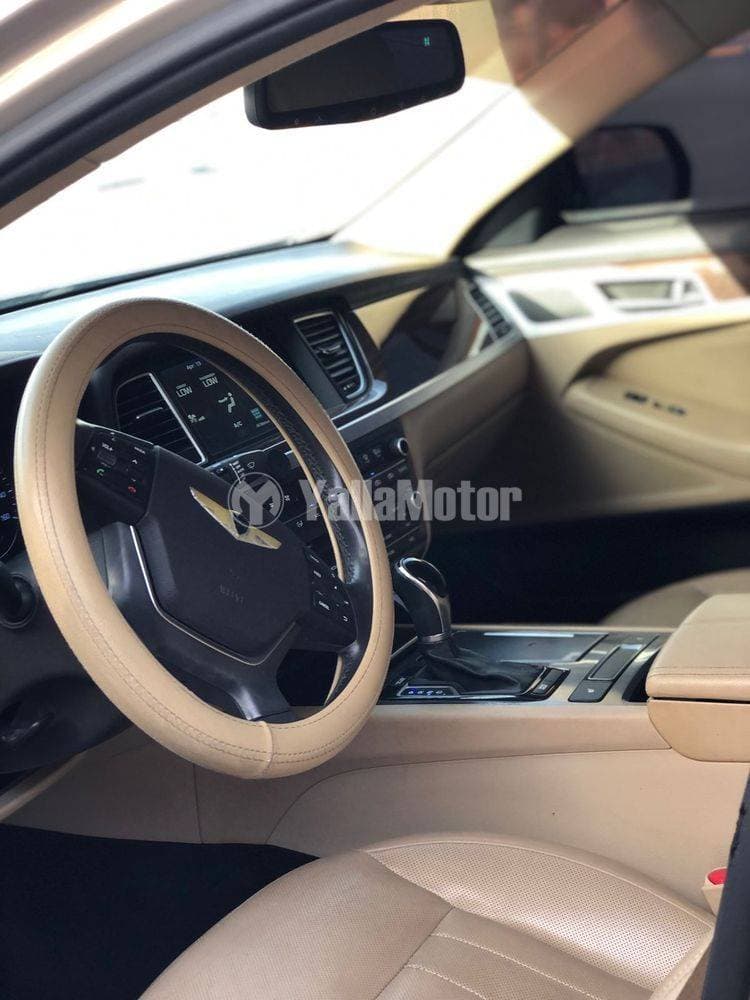 2015 Hyundai Genesis thumbnail 4