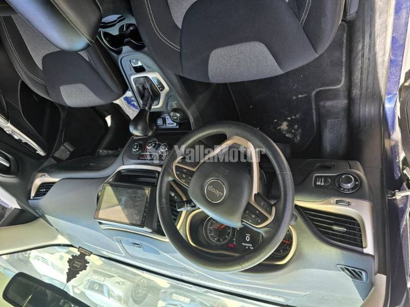 2015 Jeep Cherokee thumbnail 4