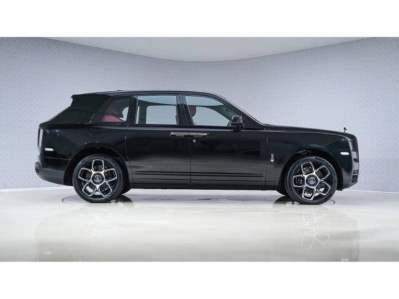2024 Rolls Royce Cullinan thumbnail 3