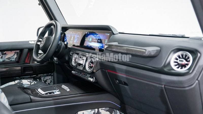 2025 Mercedes-Benz G 63 AMG thumbnail 7