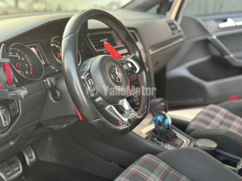 2015 Volkswagen GTI thumbnail 4