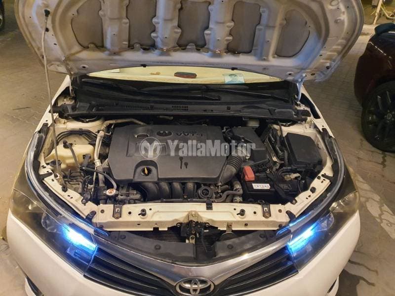 2015 Toyota Corolla thumbnail 2