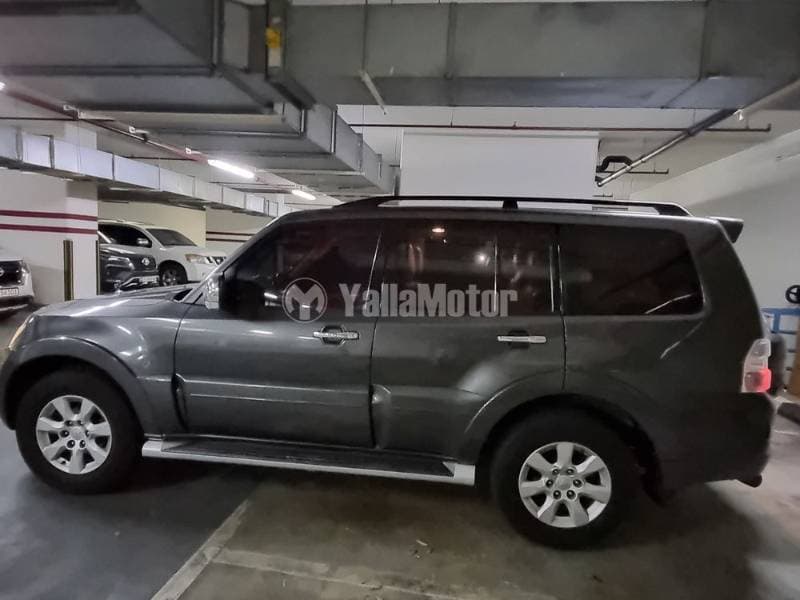 2012 Mitsubishi Pajero thumbnail 5