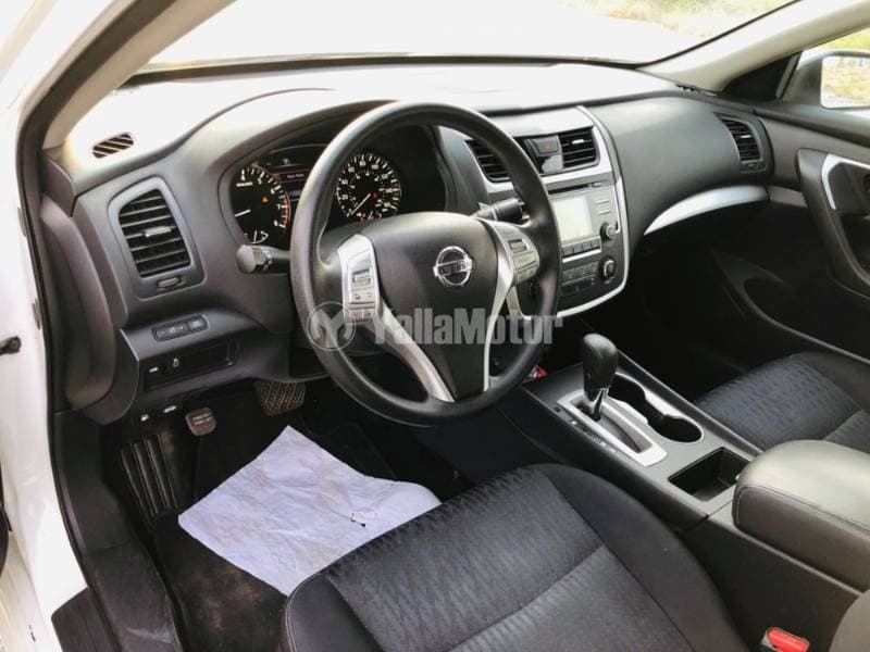 2017 Nissan Altima thumbnail 7