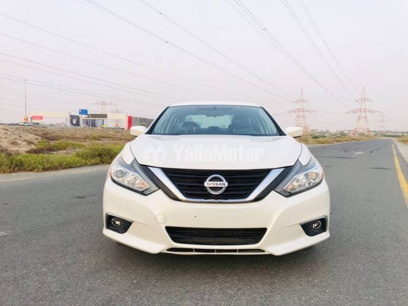2017 Nissan Altima thumbnail 3
