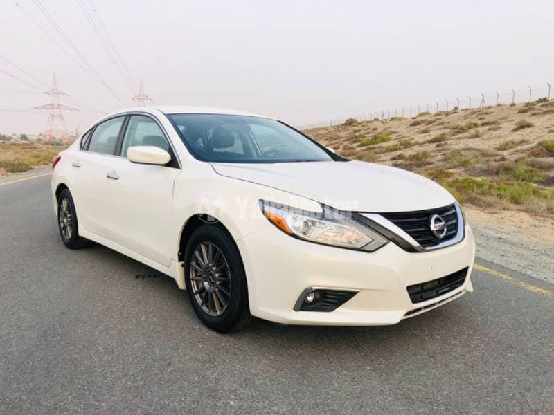 2017 Nissan Altima thumbnail 2