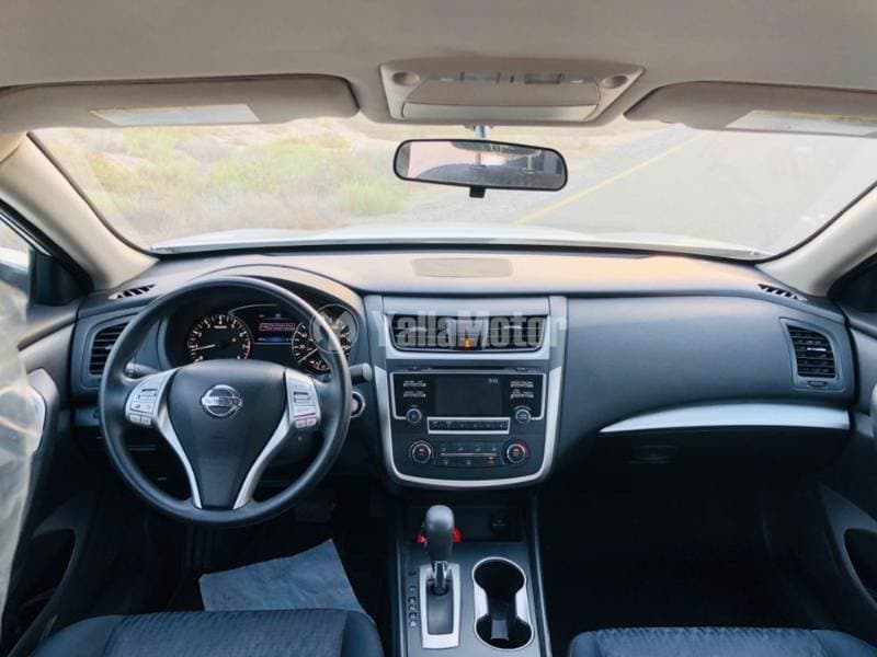 2017 Nissan Altima thumbnail 9
