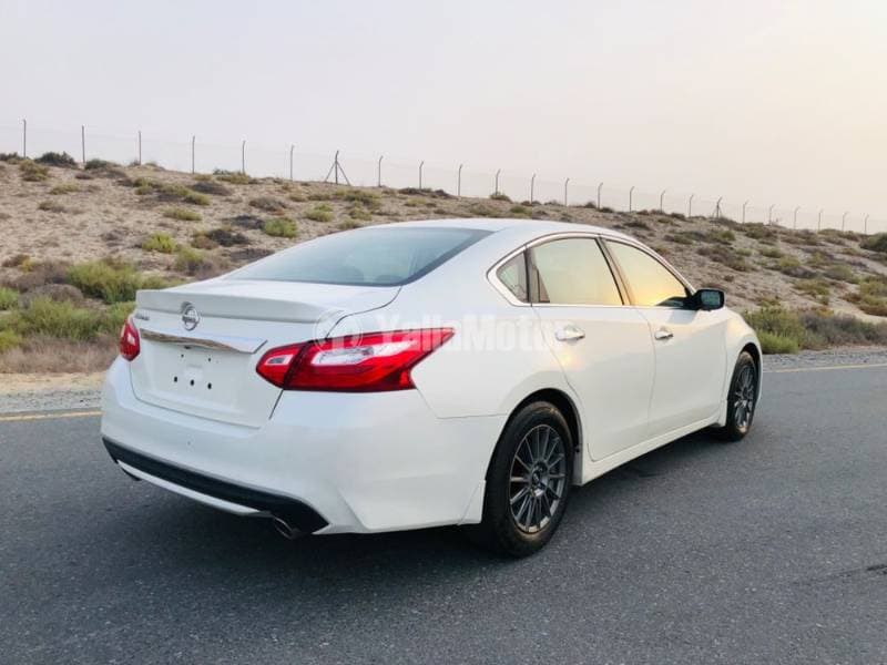 2017 Nissan Altima thumbnail 5
