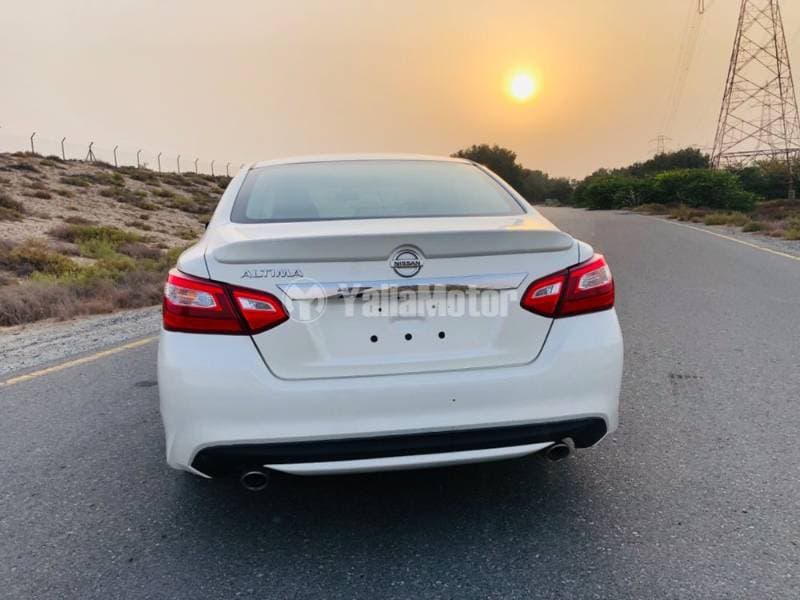2017 Nissan Altima thumbnail 6