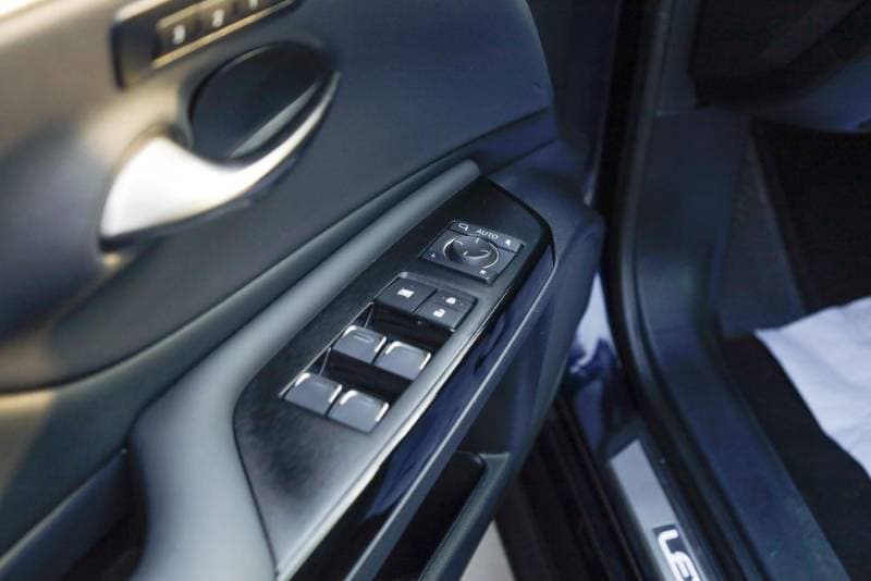 2024 Lexus ES thumbnail 7