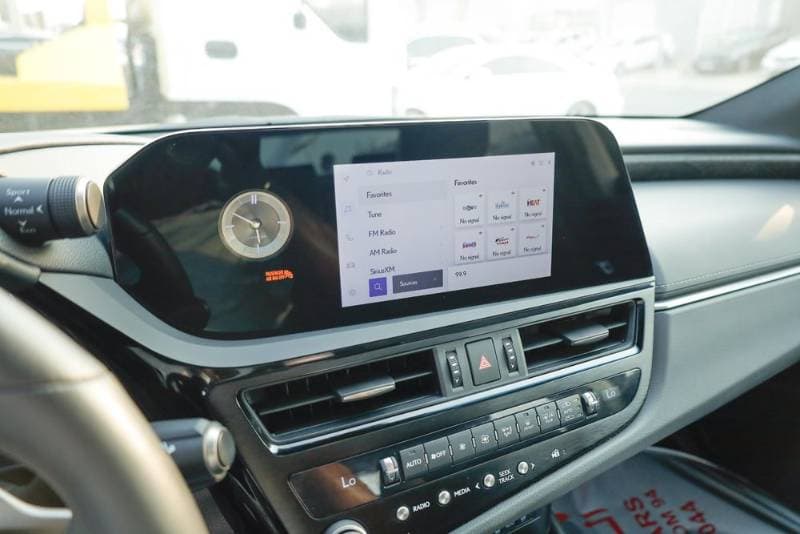 2024 Lexus ES thumbnail 10