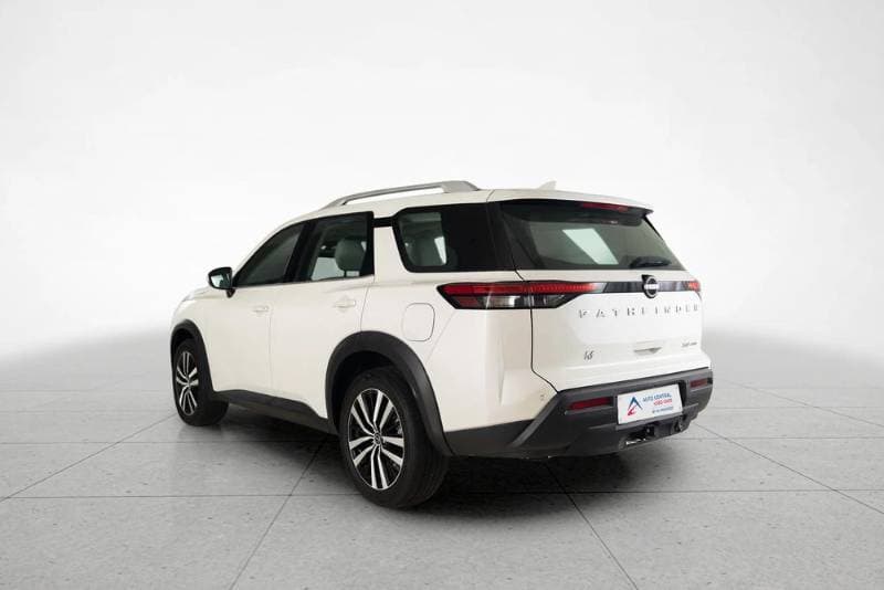 2024 Nissan Pathfinder thumbnail 5