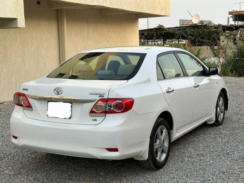2013 Toyota Corolla thumbnail 4