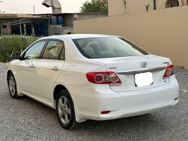 2013 Toyota Corolla thumbnail 3