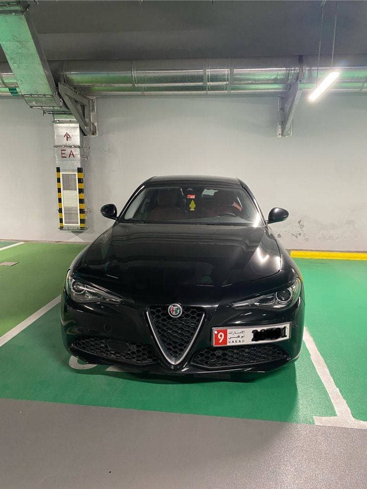 2018 Alfa Romeo Giulia thumbnail 2